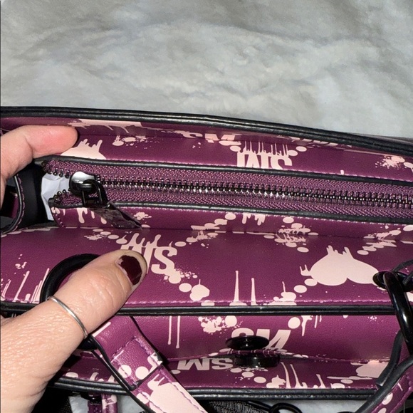 STEVE MADDEN EVELYN BLEEDING HEARTS CROSSBODY BAG WCOIN PURSE HALLOWEEN PURPLE - Picture 6 of 9